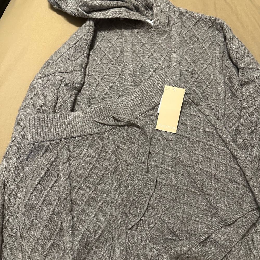 JustFab gray knitted sweater shorts and hooded top set